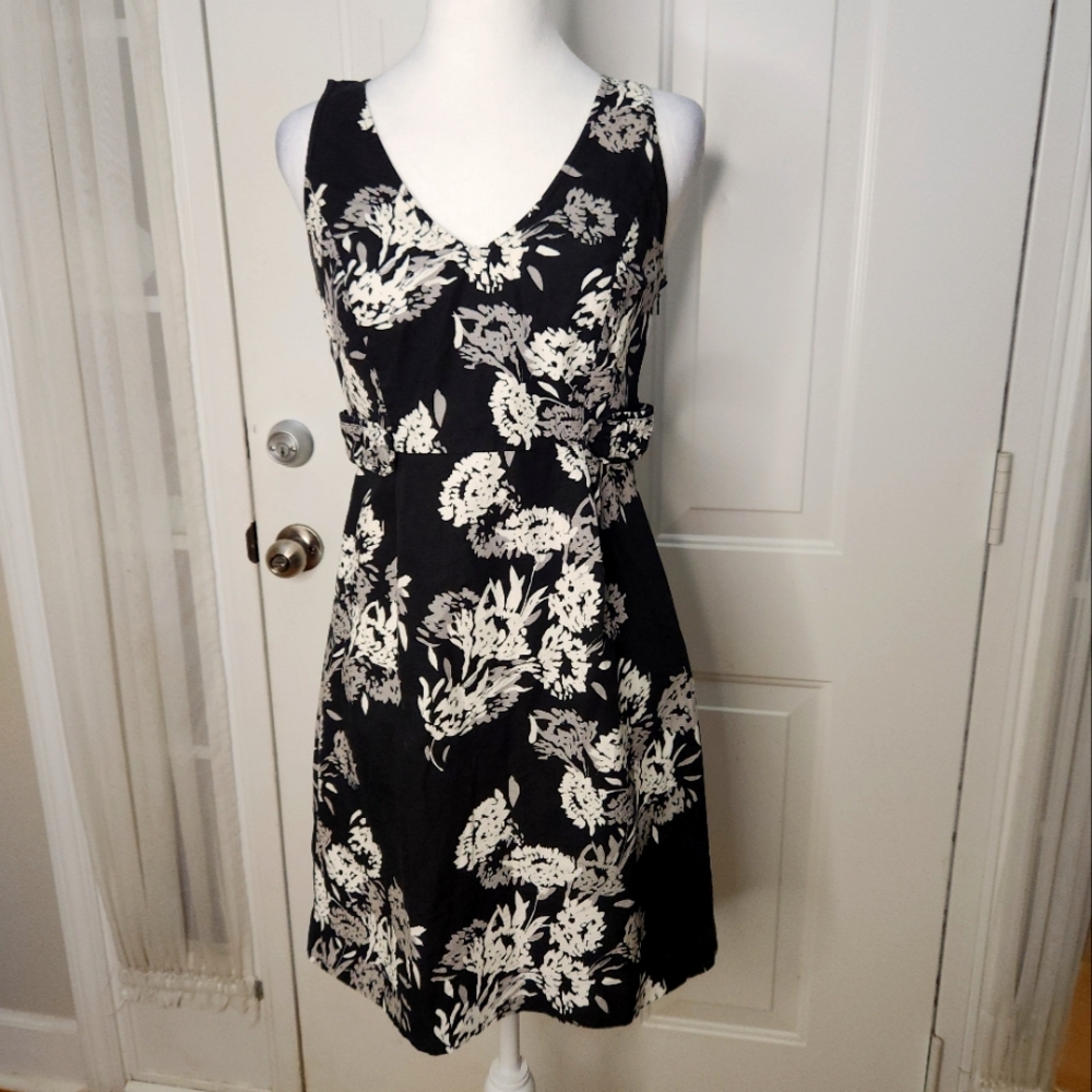 Ann Taylor LOFT Sleeveless Black and White Floral Dress Size 0